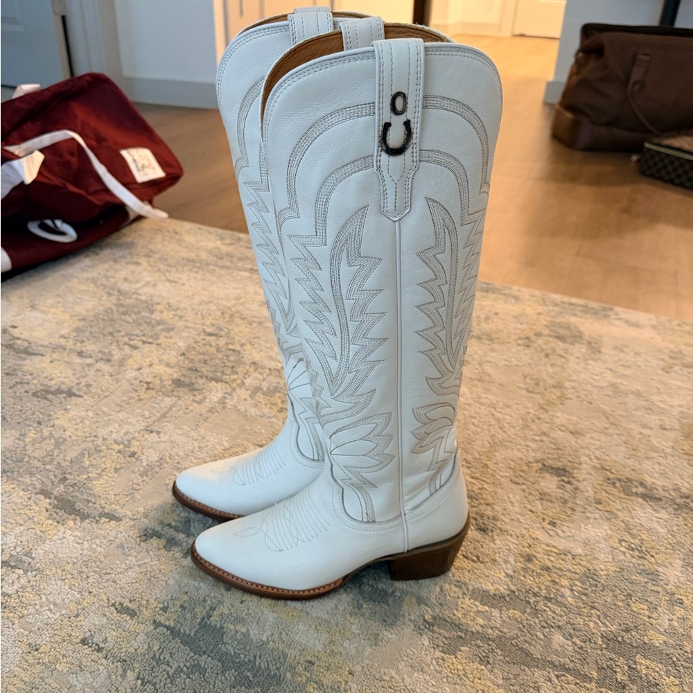 Tecovas white leather cowboy boots in women’s size 5.5 B (medium width).